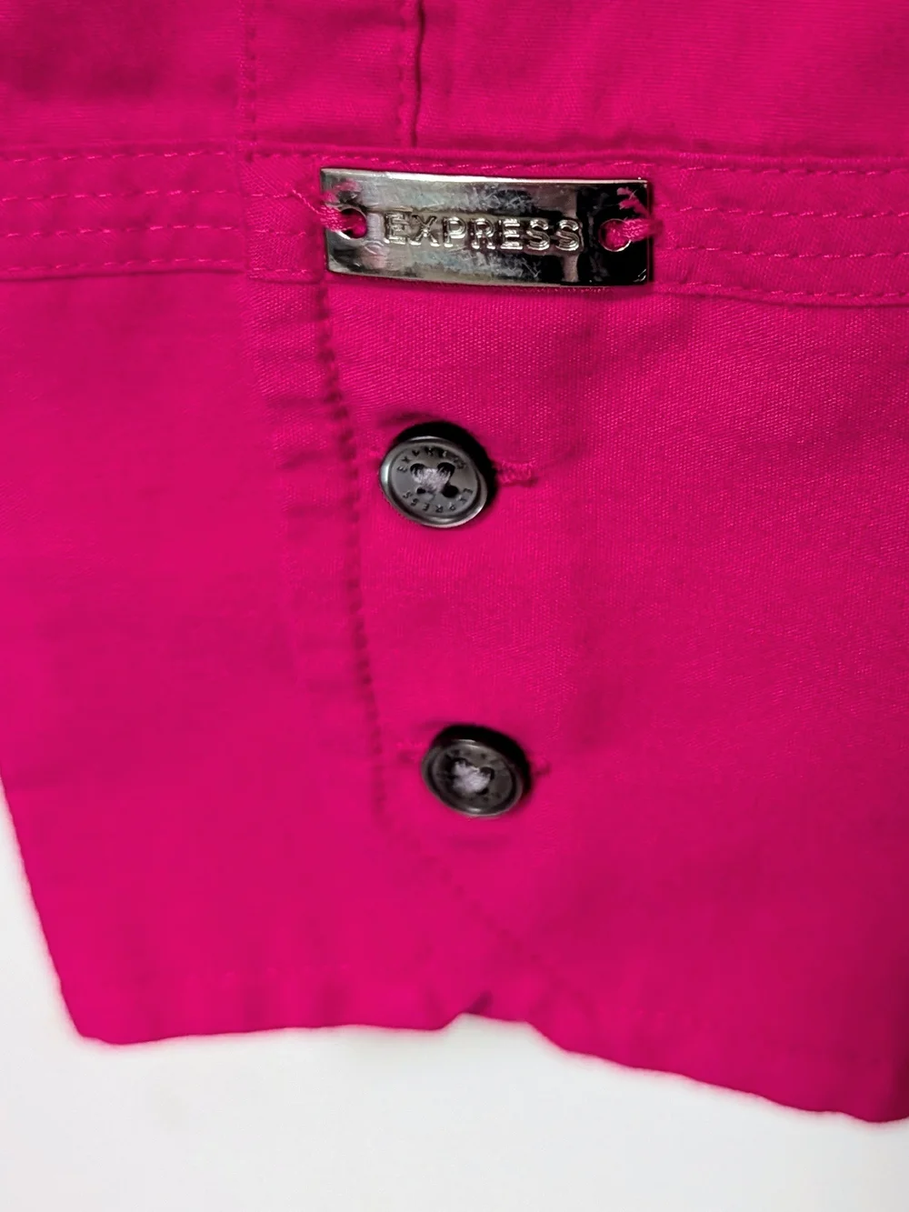 Express Women's Fitted Button-Up Shirt in Magenta Pink